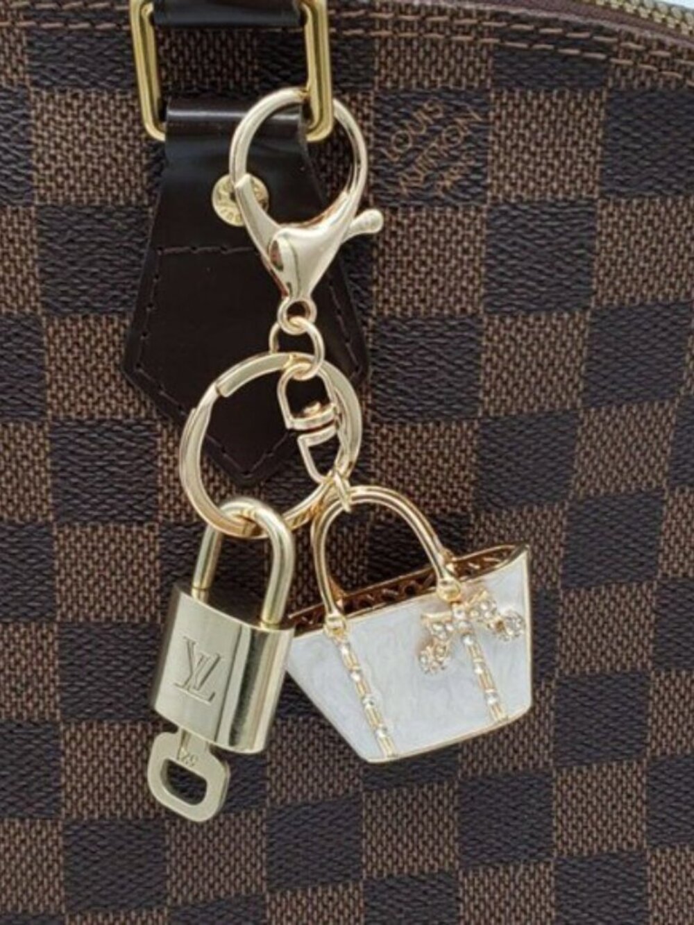 Louis Vuitton Authentic Gold Padlock 🔑 Key + Stylish Unbranded Bag Charm - Picture 2 of 9